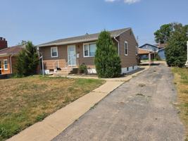 featured image of 124 E Van Buren St