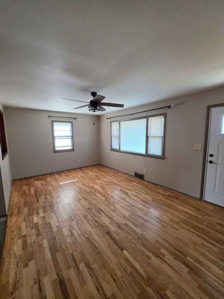 124 E Van Buren St - Photo 2 of 27