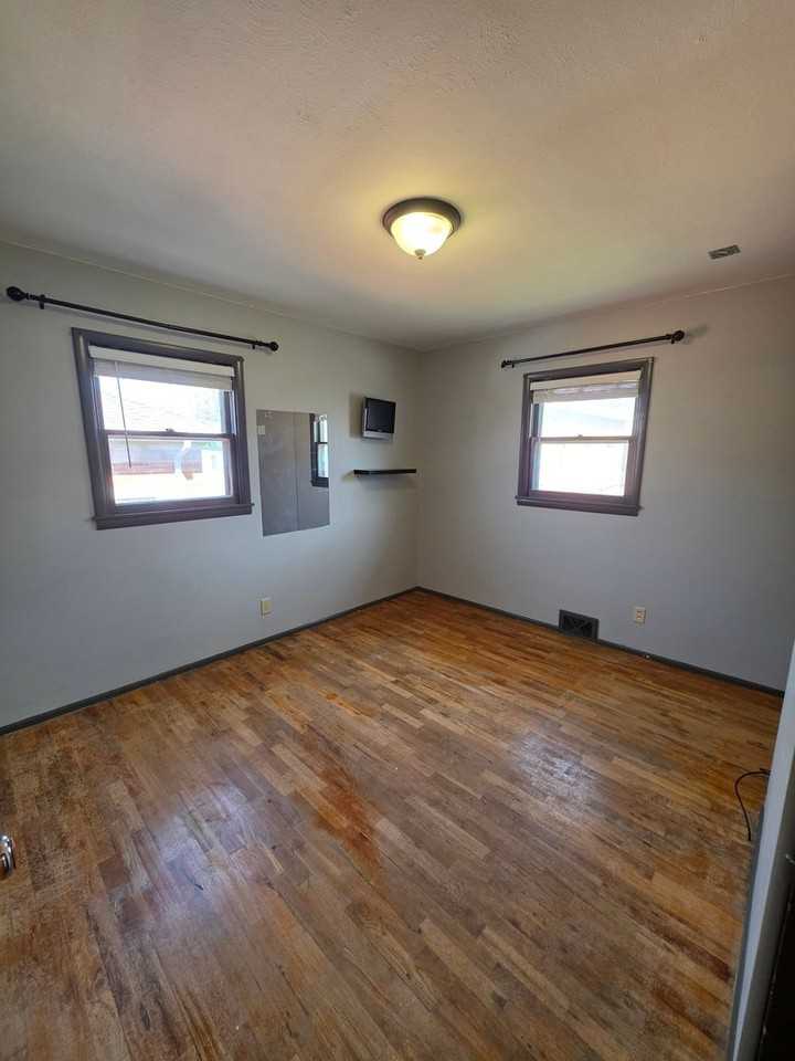 124 E Van Buren St - Photo 6 of 27