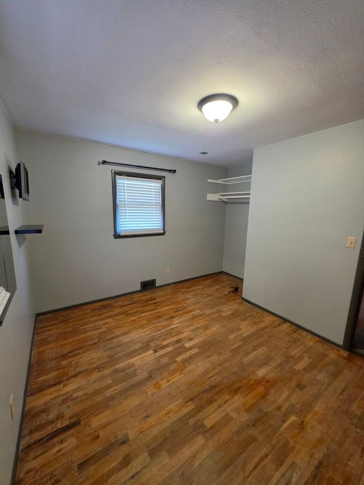 124 E Van Buren St - Photo 7 of 27