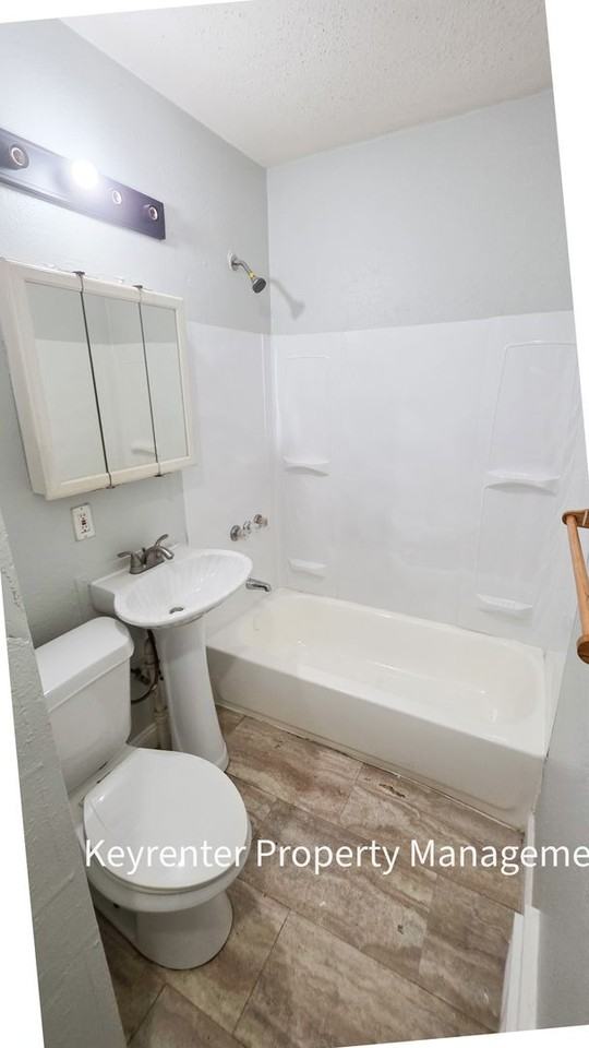 3921 Myrtle Ave - Photo 4 of 18