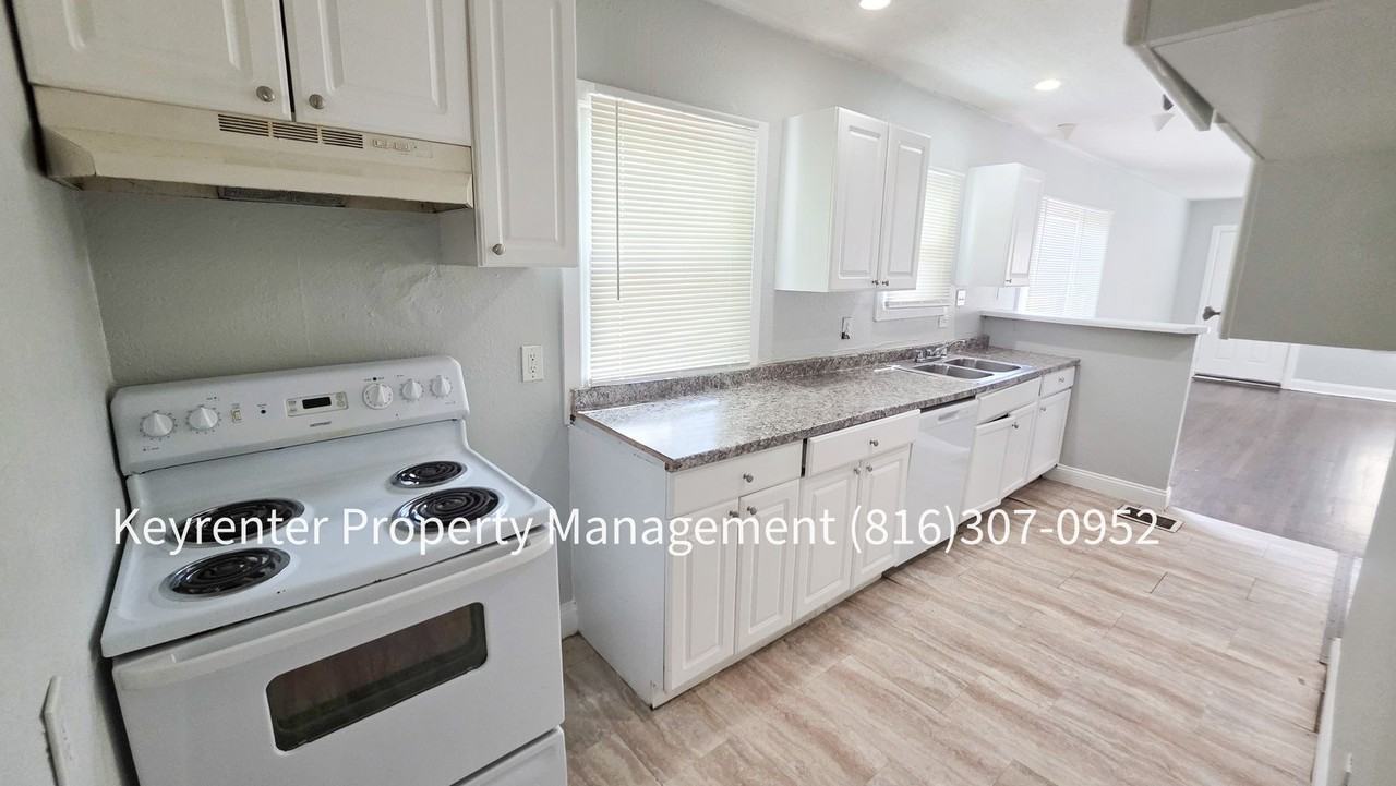 3921 Myrtle Ave - Photo 2 of 18