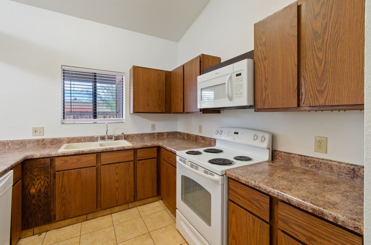 1109 E Water St - Photo 5 of 15