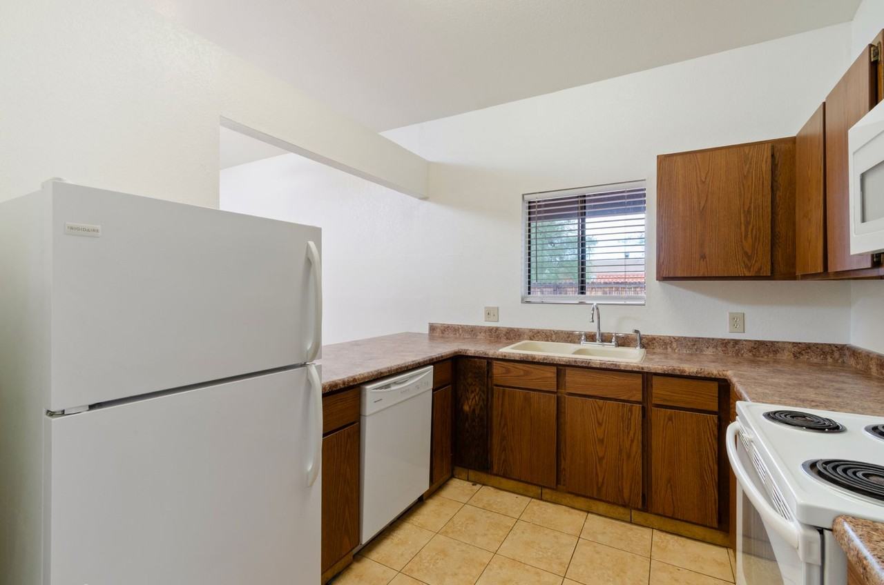 1109 E Water St - Photo 6 of 15