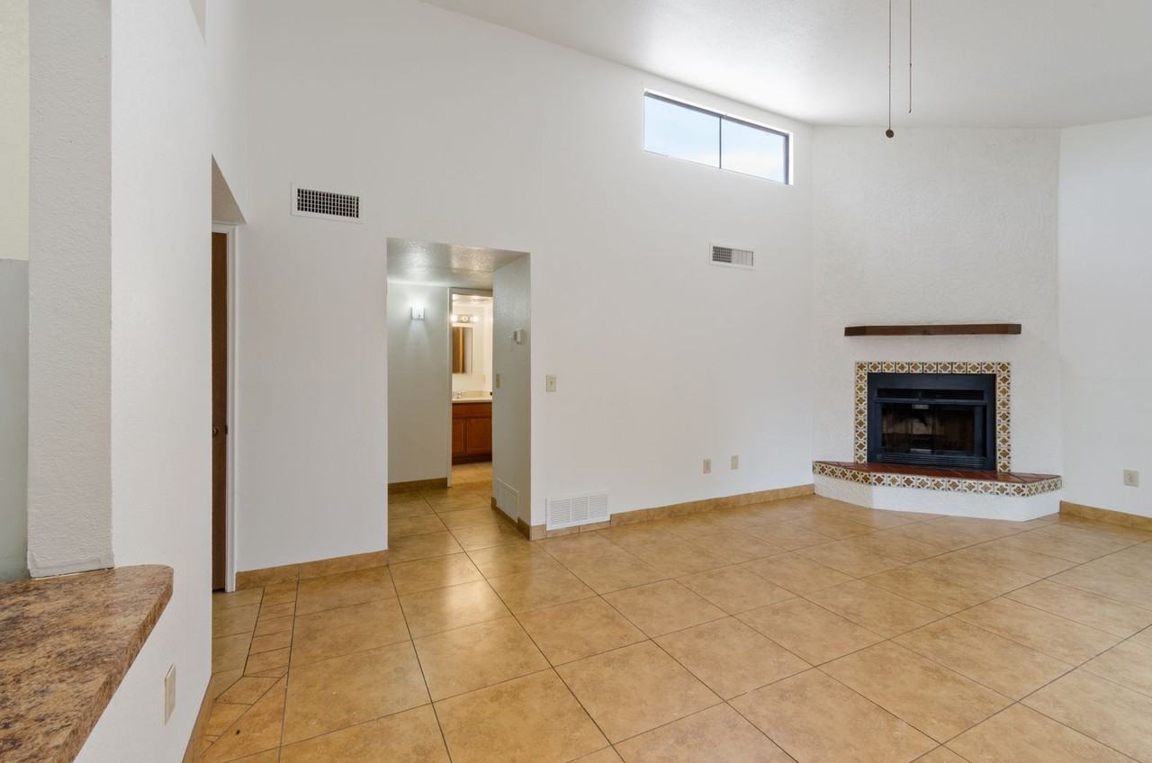 1109 E Water St - Photo 7 of 15