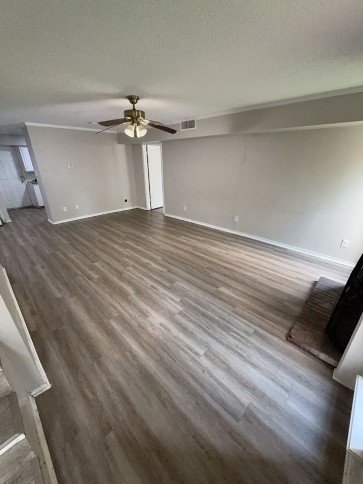 1102 Lilac Dr - Photo 2 of 11