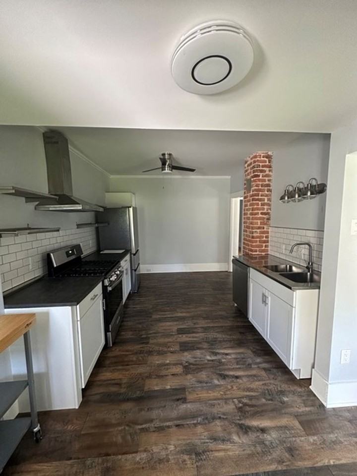 918 Franklin St #2 - Photo 3 of 10