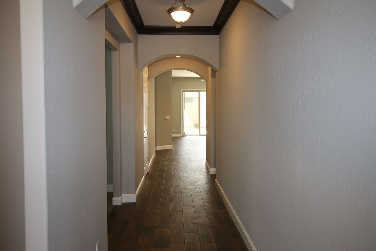 1829 E Bella Rosa Ave - Photo 2 of 22