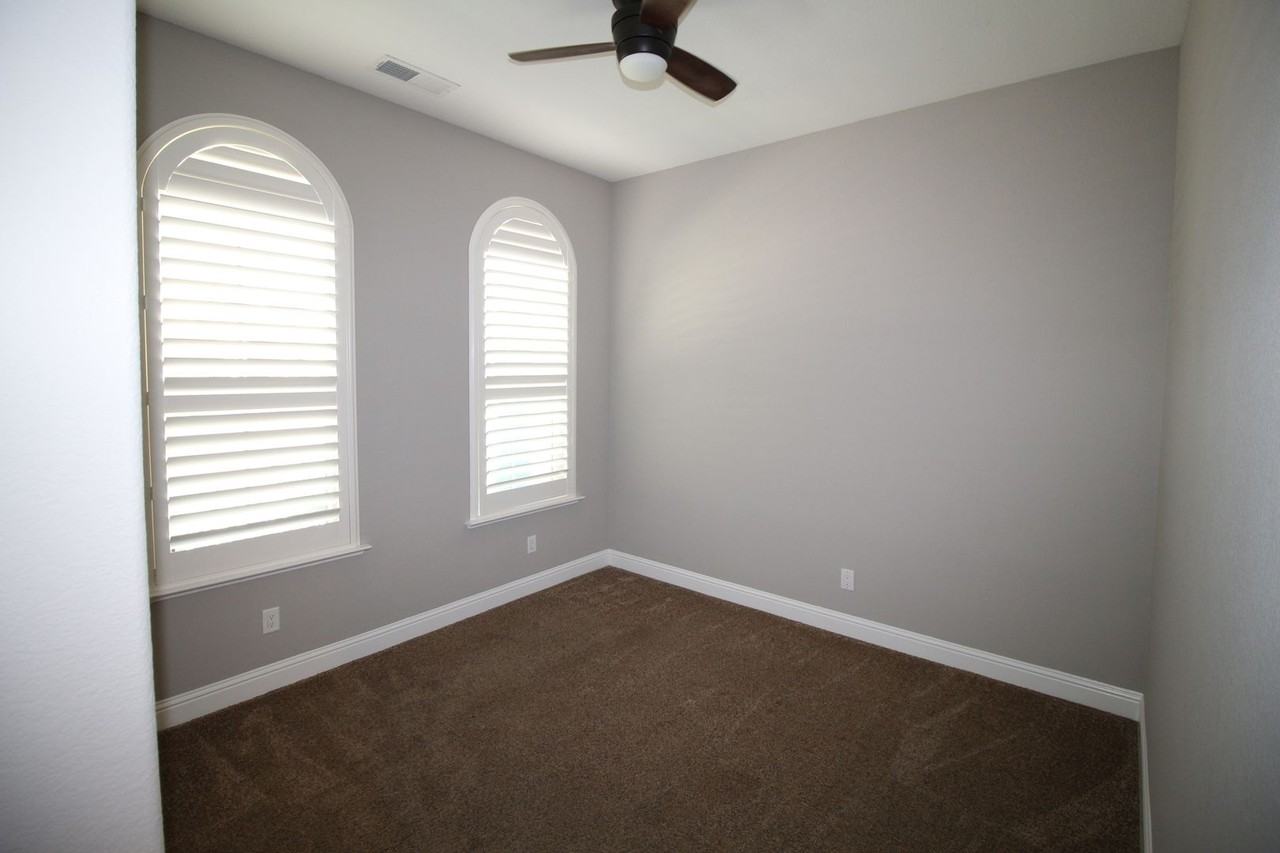 1829 E Bella Rosa Ave - Photo 3 of 22