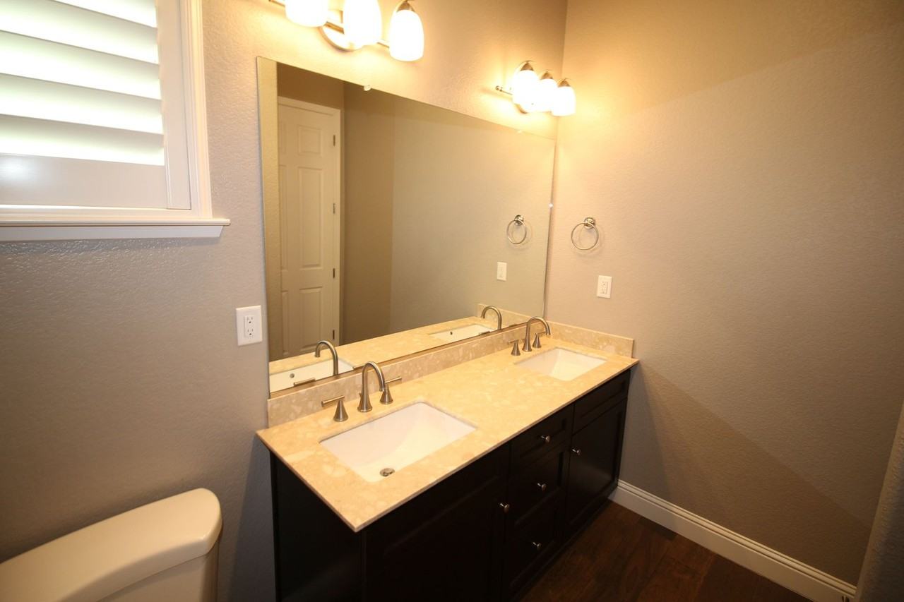 1829 E Bella Rosa Ave - Photo 4 of 22