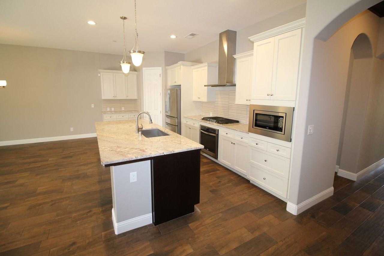 1829 E Bella Rosa Ave - Photo 7 of 22