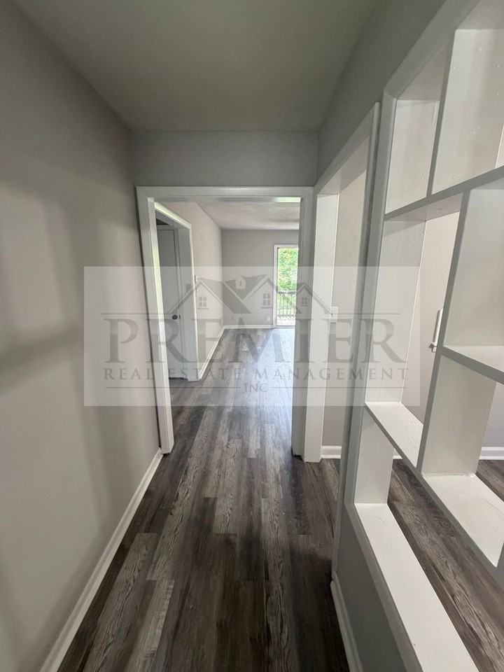 1316 N Main St - Photo 3 of 14
