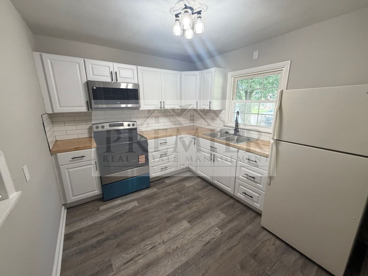 1316 N Main St - Photo 4 of 14