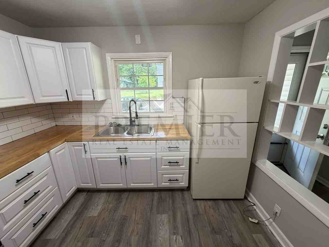 1316 N Main St - Photo 5 of 14