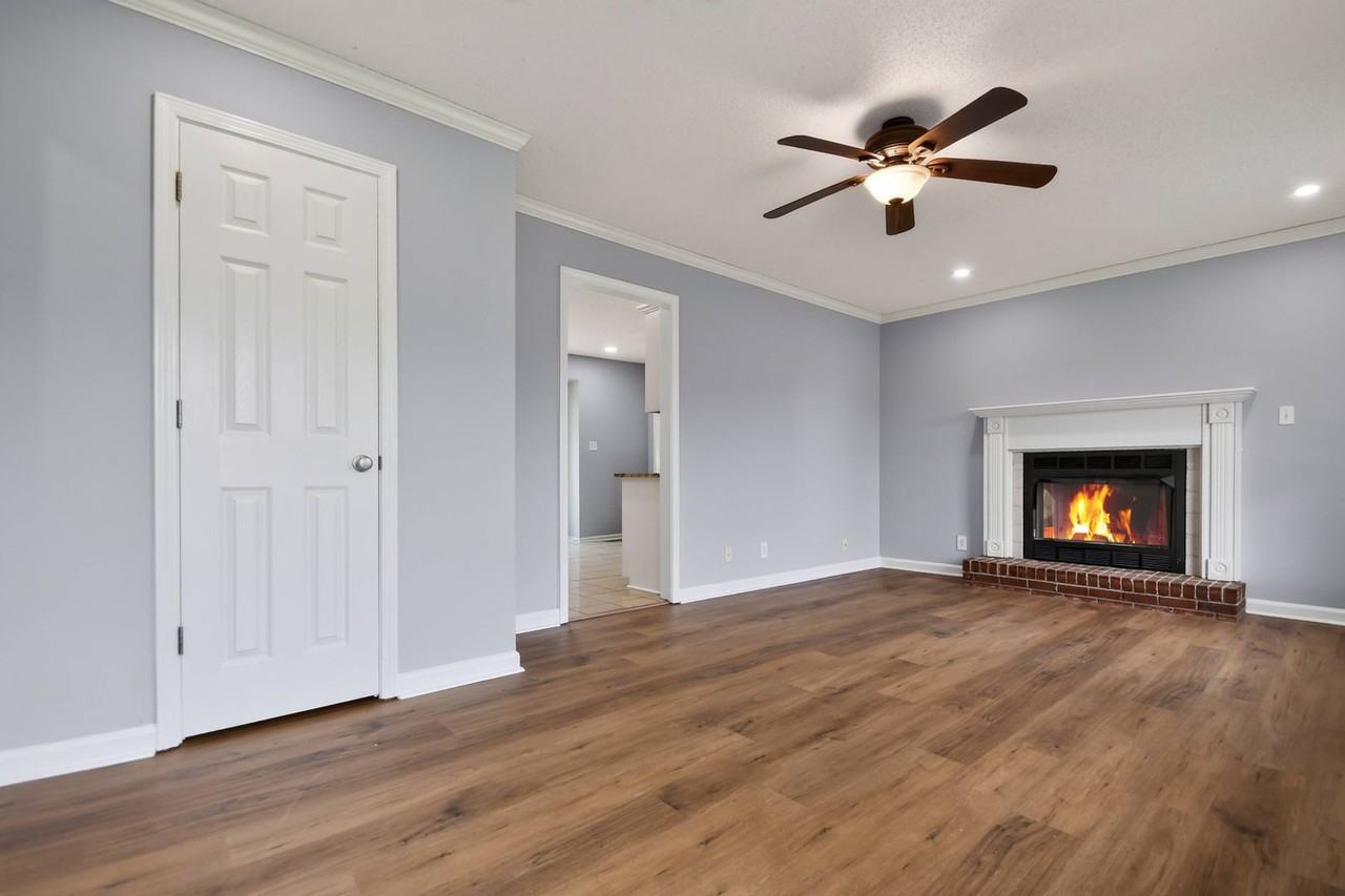 1658 Sparkleberry Dr - Photo 3 of 20