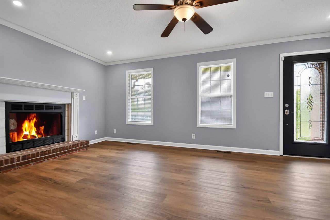 1658 Sparkleberry Dr - Photo 4 of 20