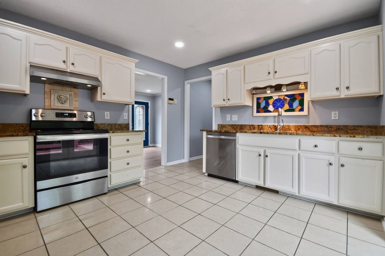 1658 Sparkleberry Dr - Photo 5 of 20