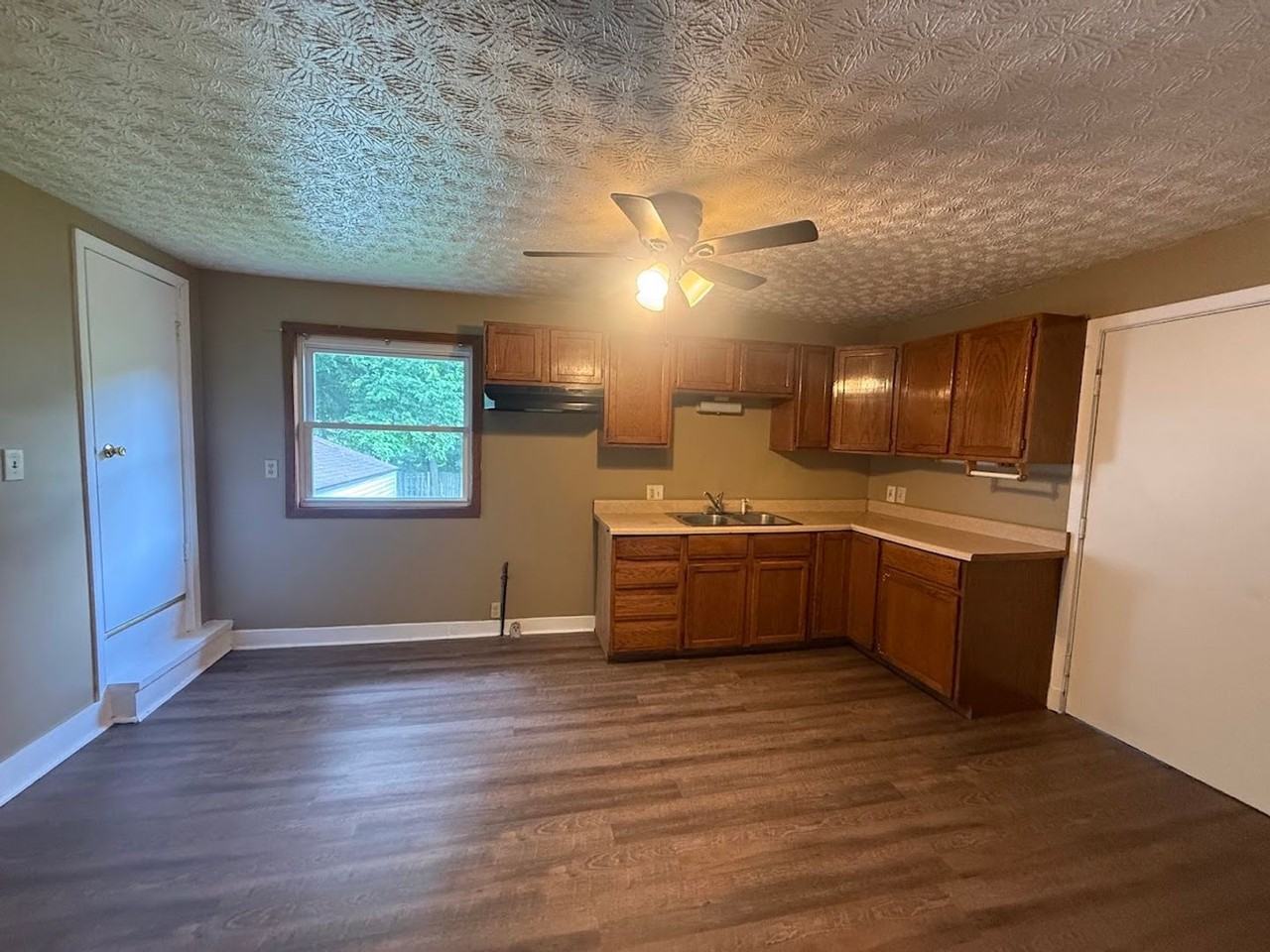 1617 Shirley Ave - Photo 7 of 14