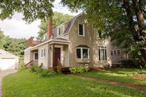 featured image of 101 8th Ave Se #1