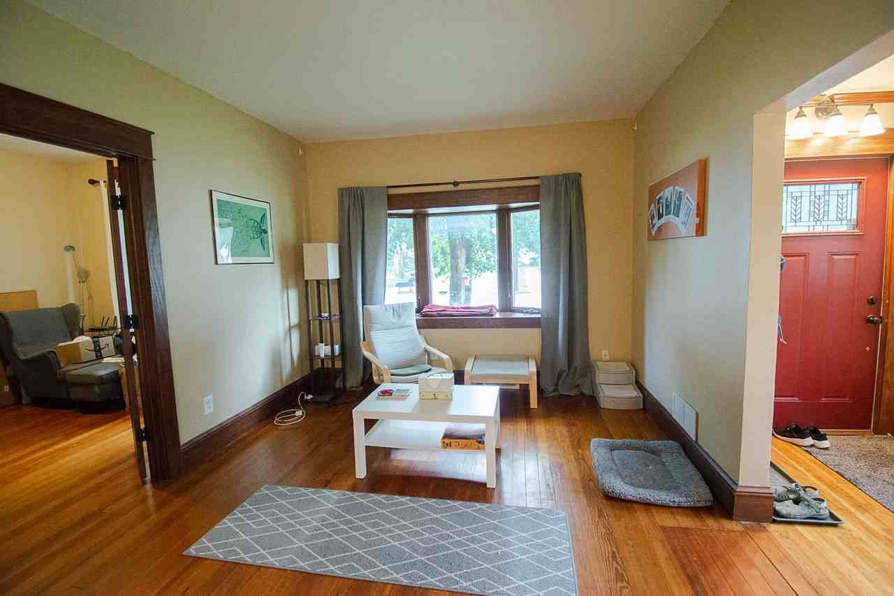 101 8th Ave Se #1 - Photo 3 of 18
