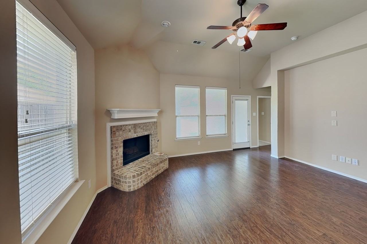 10649 Vista Heights Blvd - Photo 3 of 19