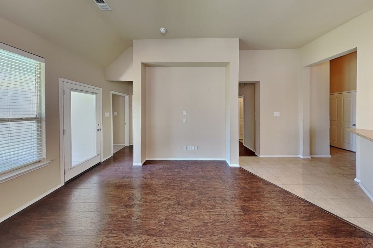 10649 Vista Heights Blvd - Photo 4 of 19
