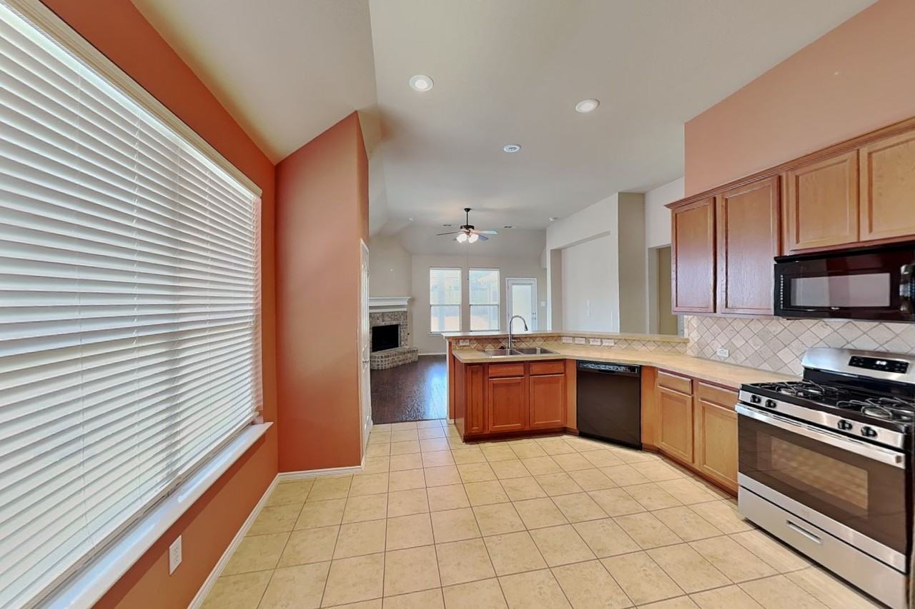 10649 Vista Heights Blvd - Photo 6 of 19