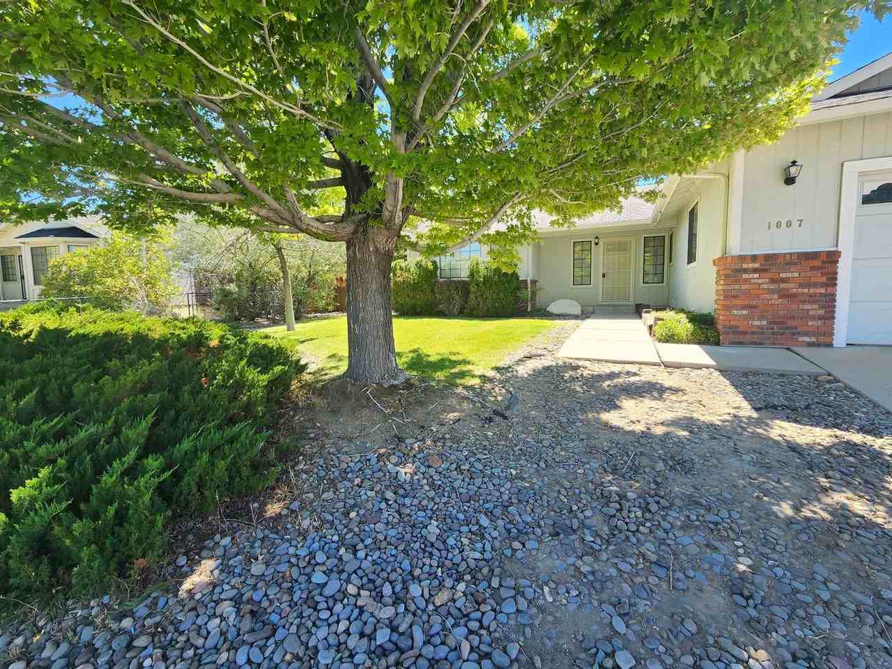 1007 Shadow Ln - Photo 2 of 29