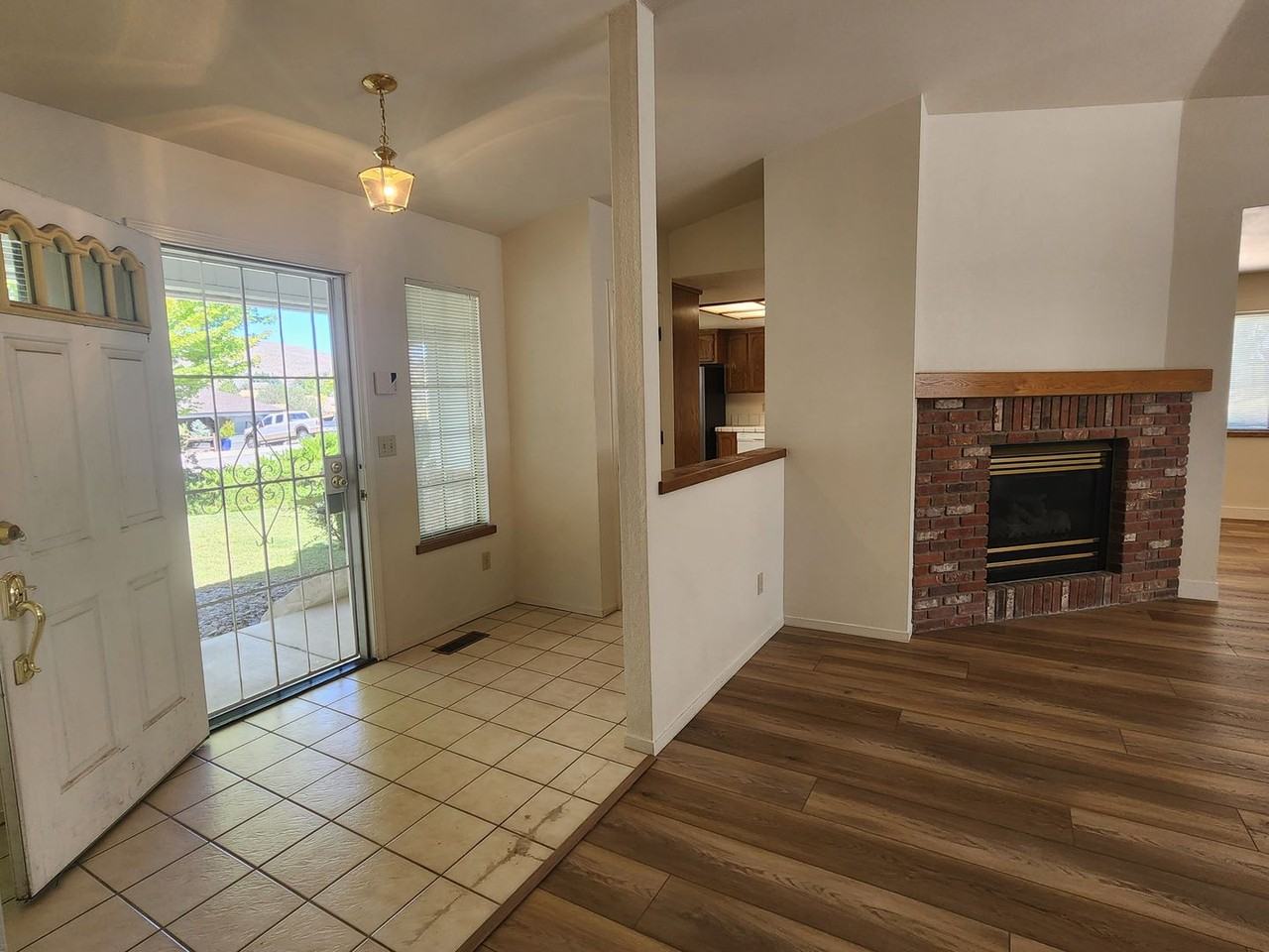 1007 Shadow Ln - Photo 6 of 29