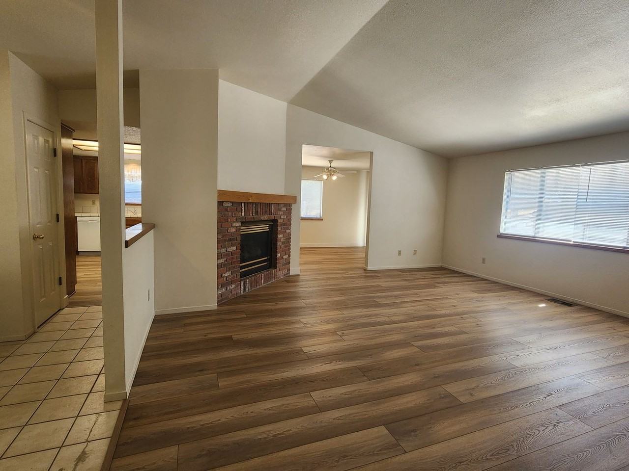 1007 Shadow Ln - Photo 7 of 29