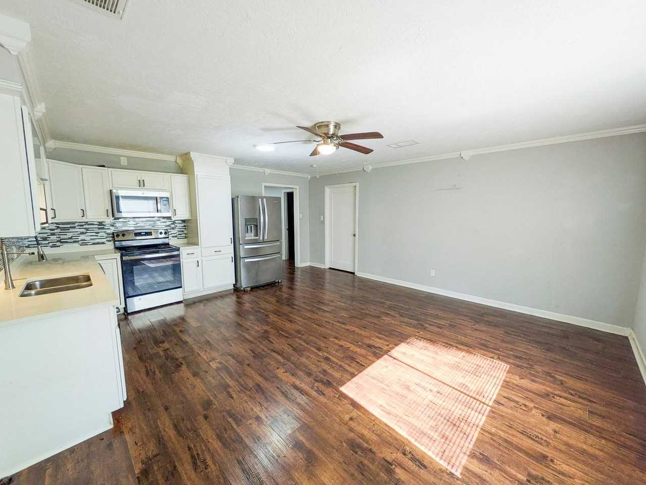 460 Belvedere Dr - Photo 5 of 32