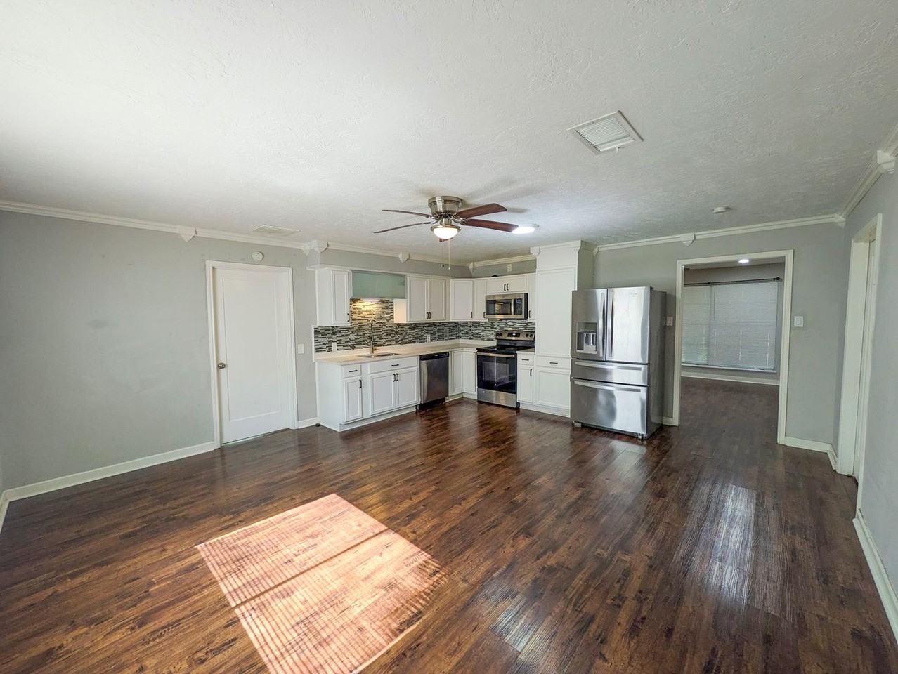 460 Belvedere Dr - Photo 6 of 32