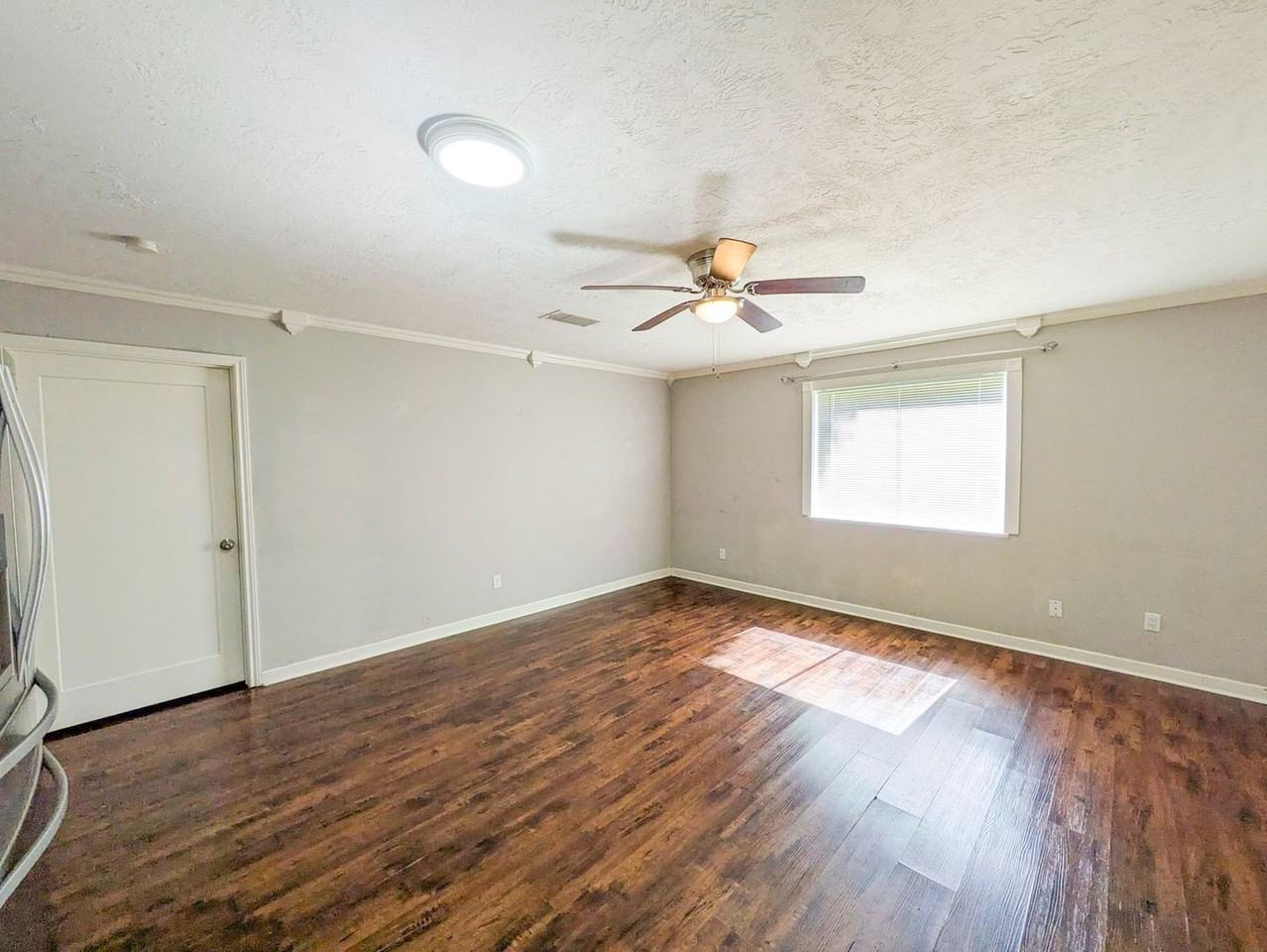 460 Belvedere Dr - Photo 7 of 32