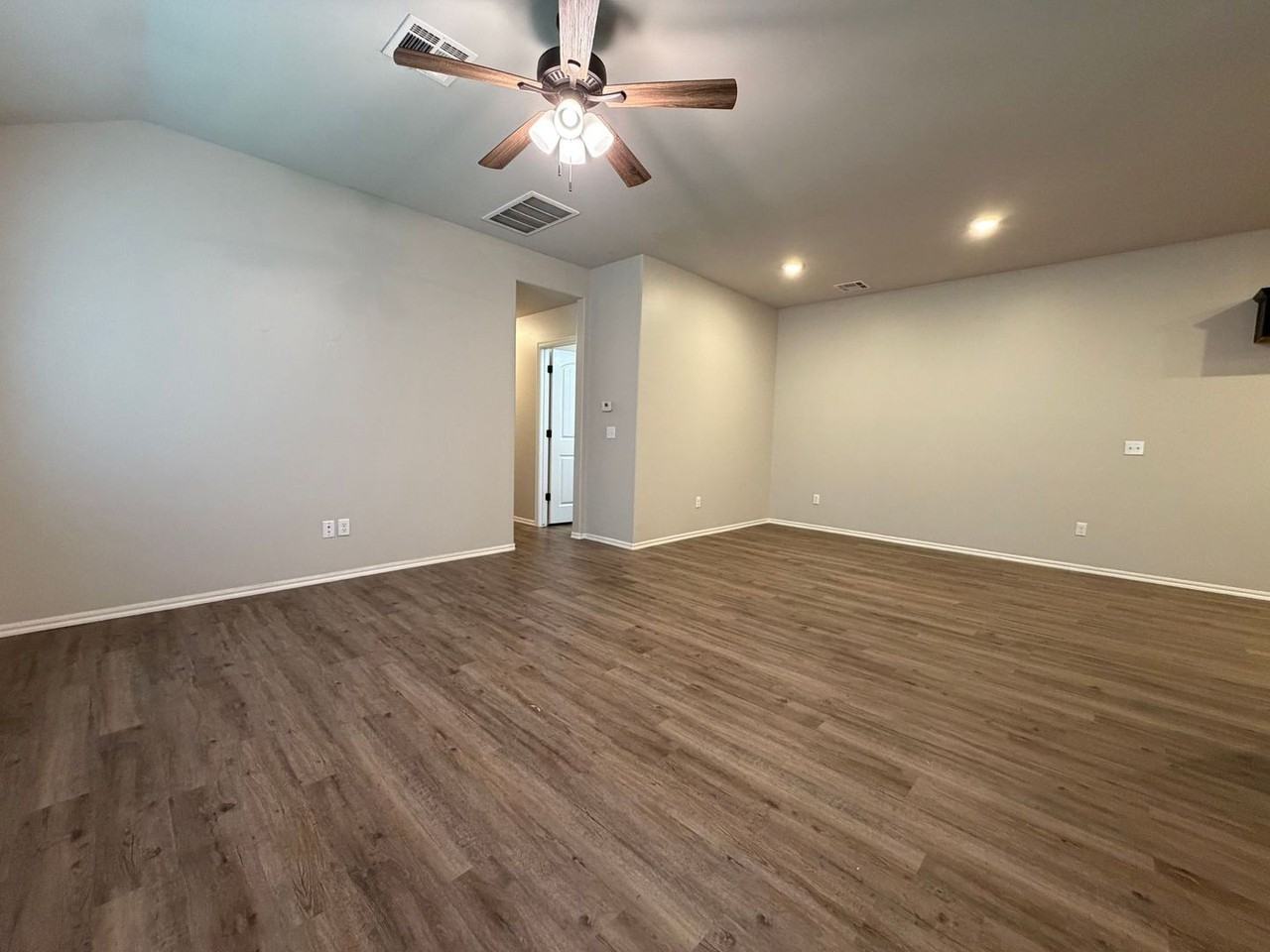 404 Chalk Hill Ct - Photo 6 of 43