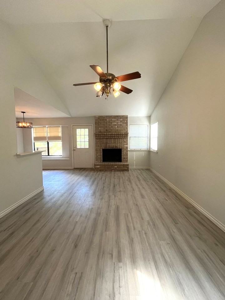 4415 Brushy Hl - Photo 2 of 21