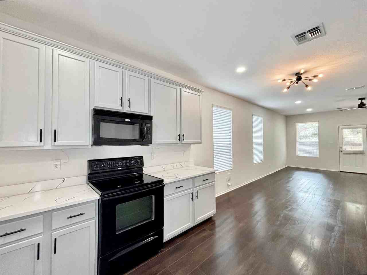726 Silverado Way - Photo 4 of 21