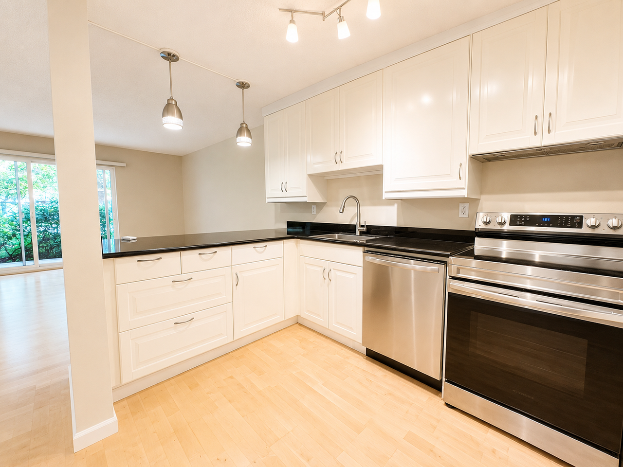 2393 Sw Park Pl - Photo 4 of 30