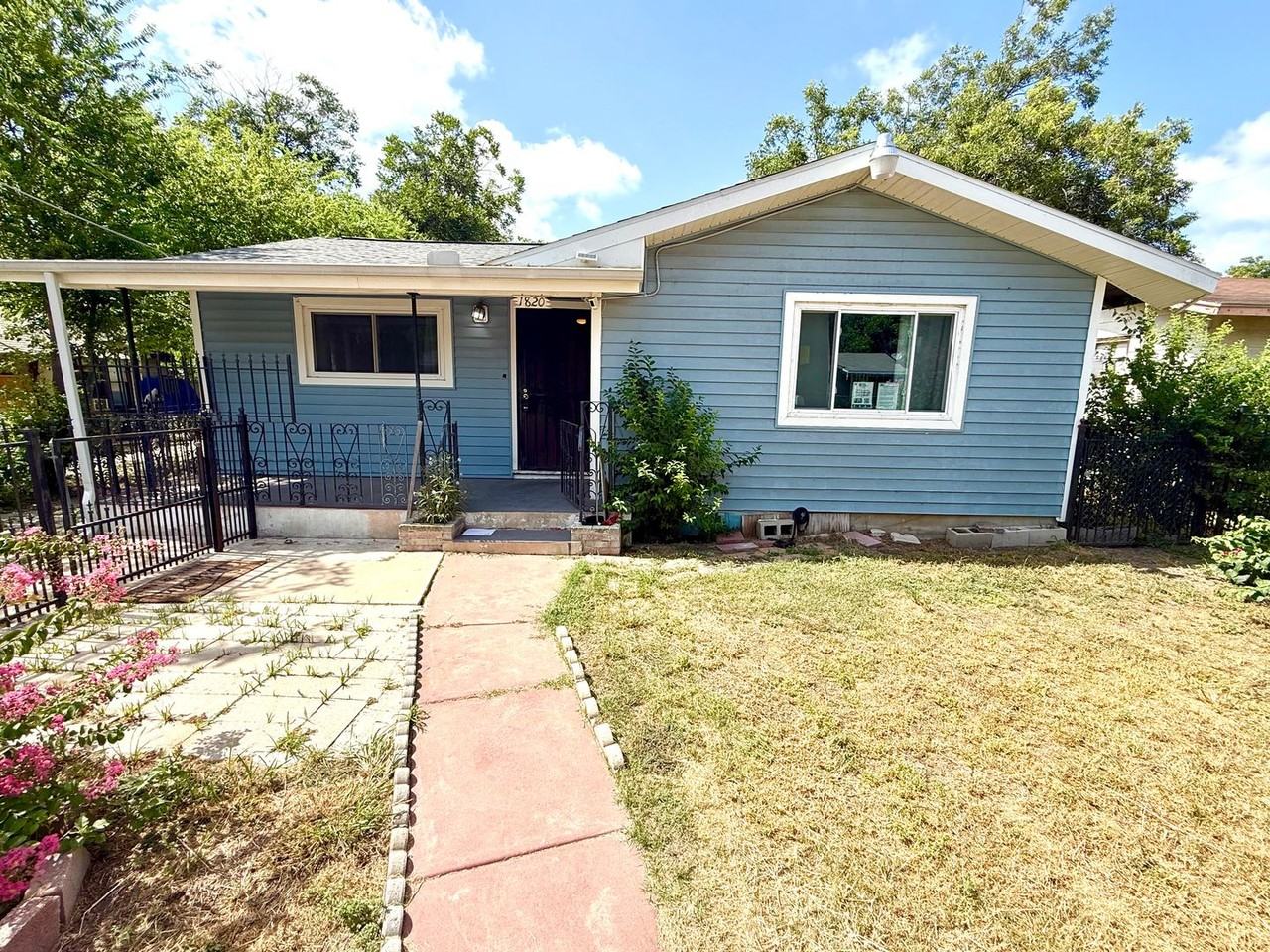 1820 W Southcross Blvd - Photo 2 of 18
