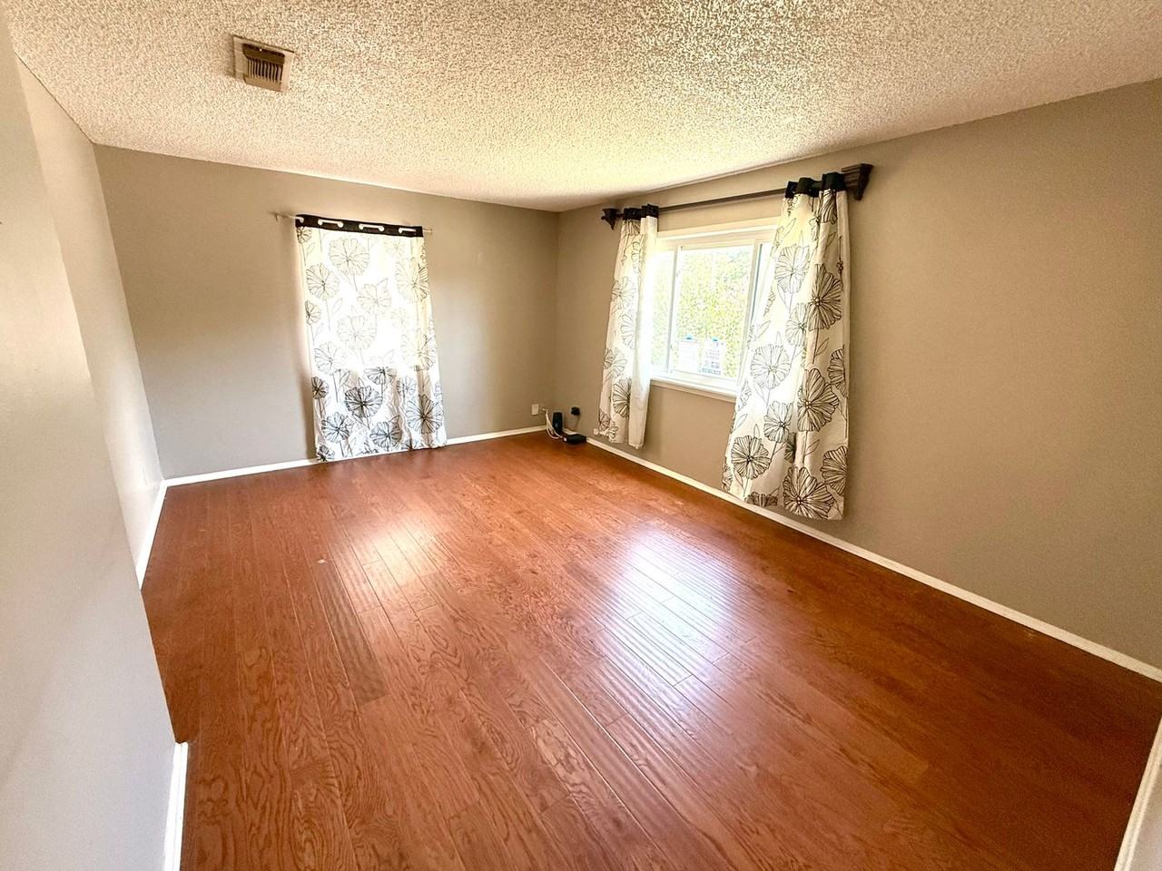 1820 W Southcross Blvd - Photo 3 of 18