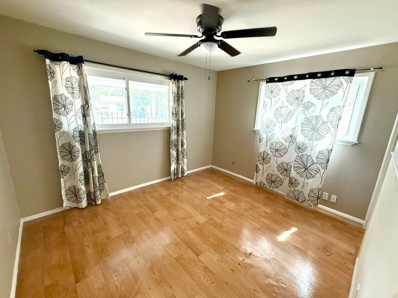 1820 W Southcross Blvd - Photo 5 of 18