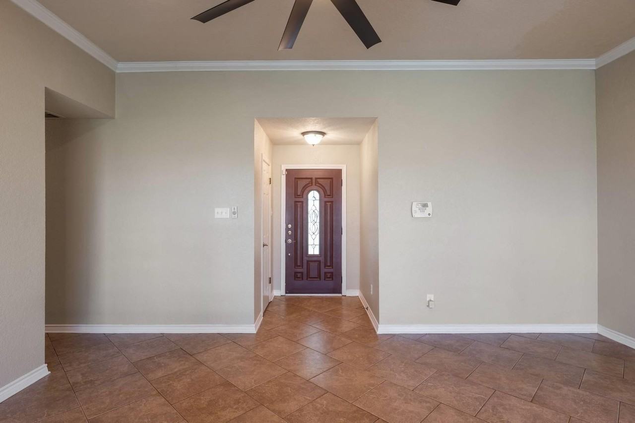 2604 Bluebonnet Valley Dr - Photo 3 of 19