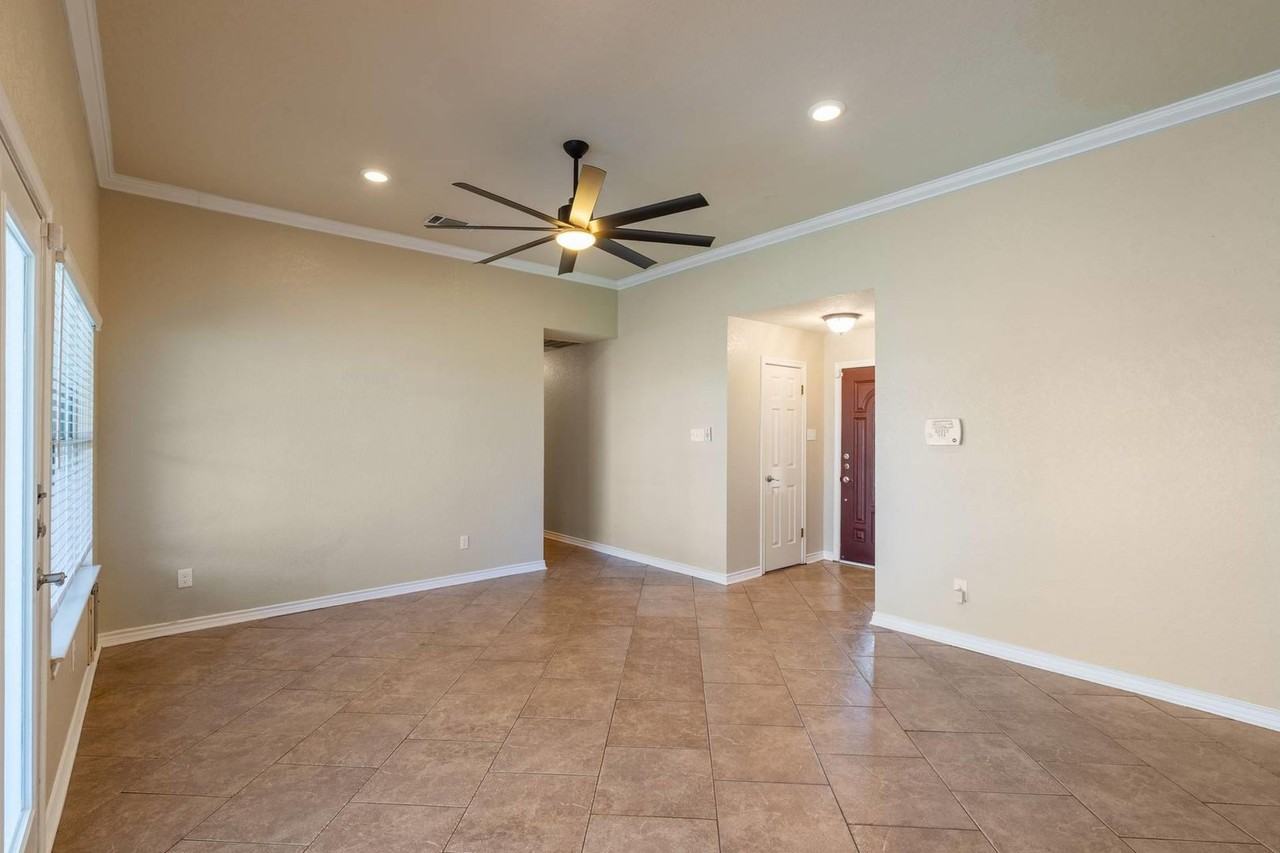 2604 Bluebonnet Valley Dr - Photo 4 of 19