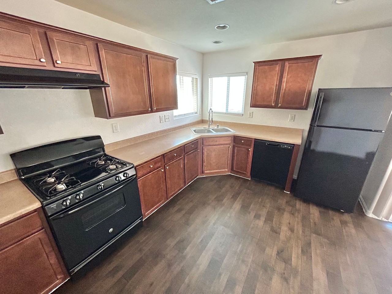 4908 Blue Marlin Ave - Photo 6 of 29