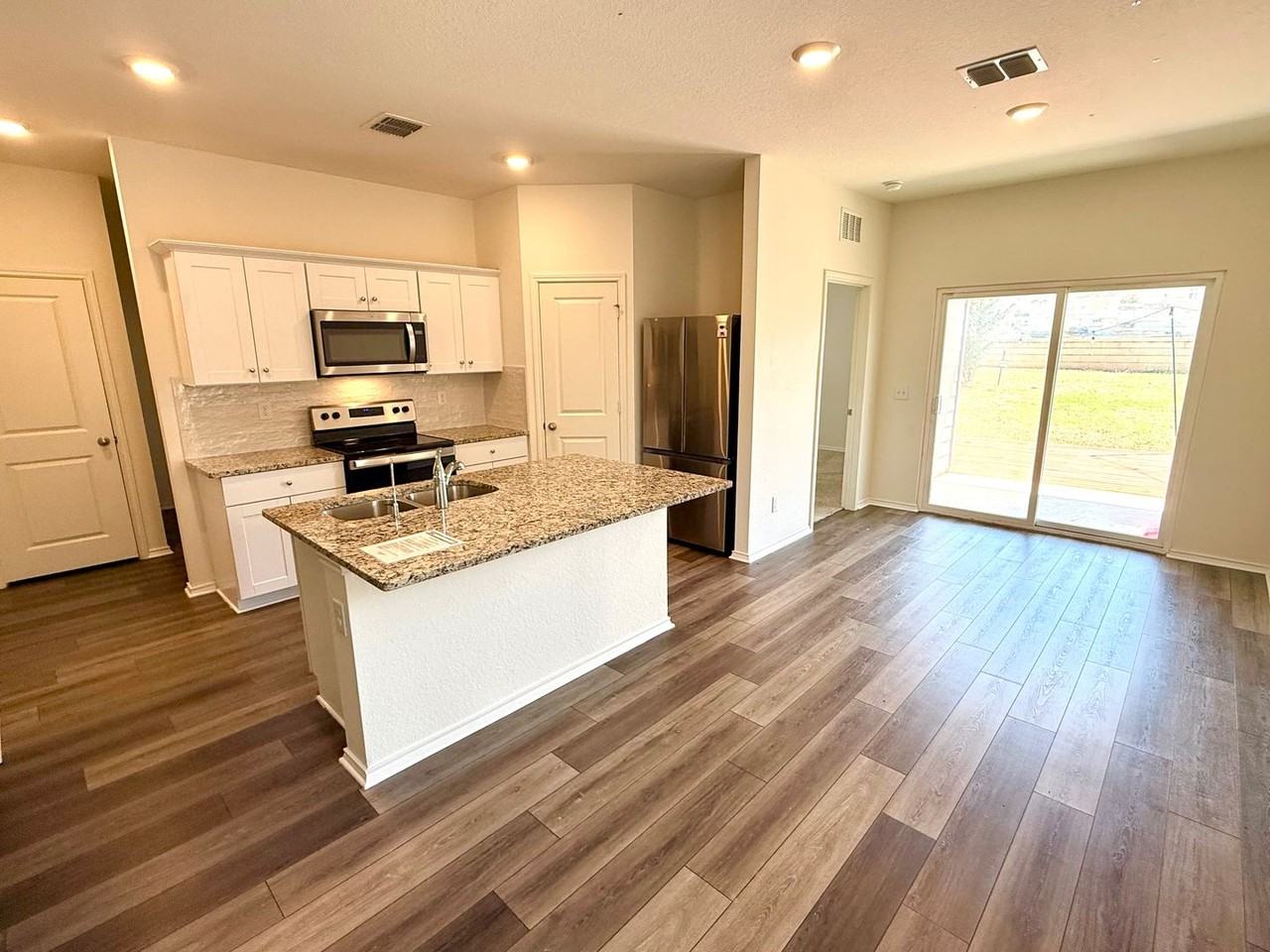 5006 Jovian - Photo 6 of 22