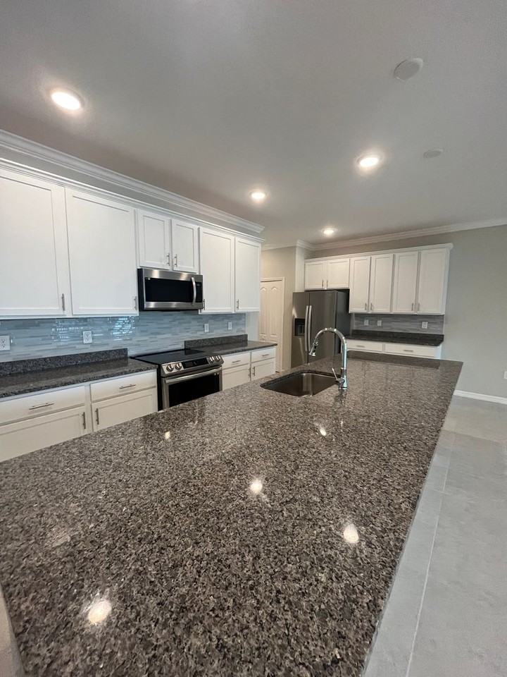 77 Oakleaf Way - Photo 7 of 18
