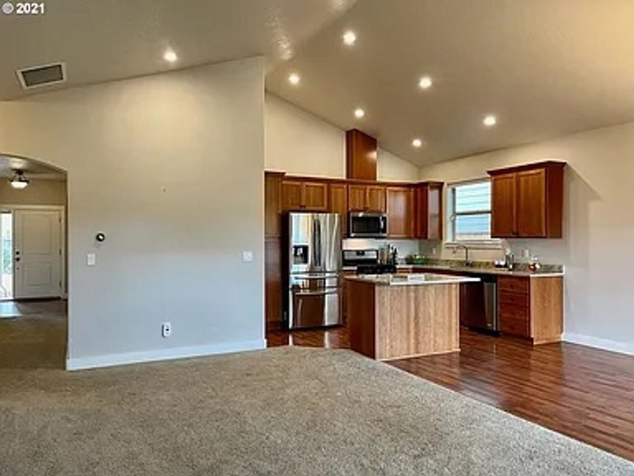 933 Pennington Ct - Photo 2 of 11