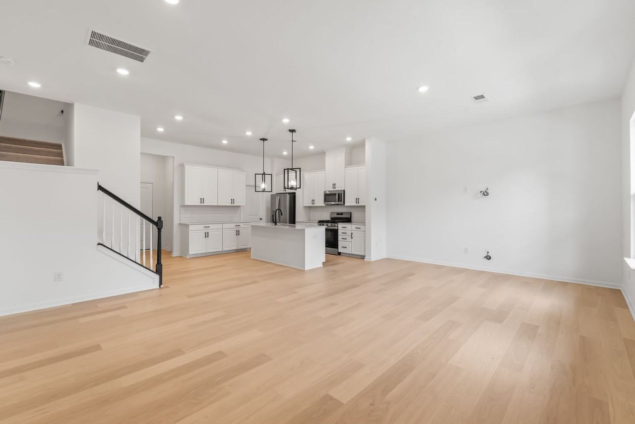 204 Silver Fleet Dr - Photo 4 of 40