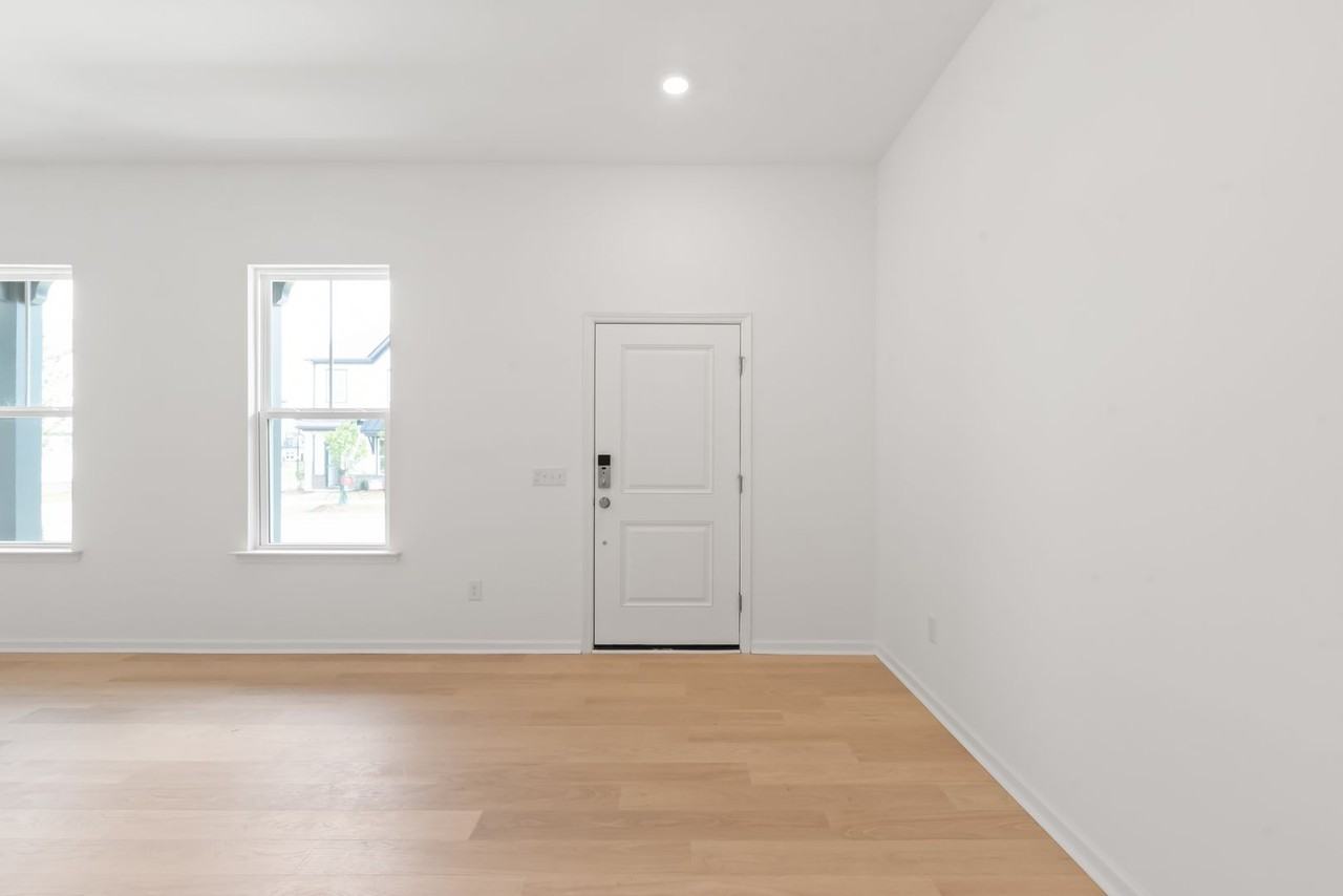 204 Silver Fleet Dr - Photo 5 of 40