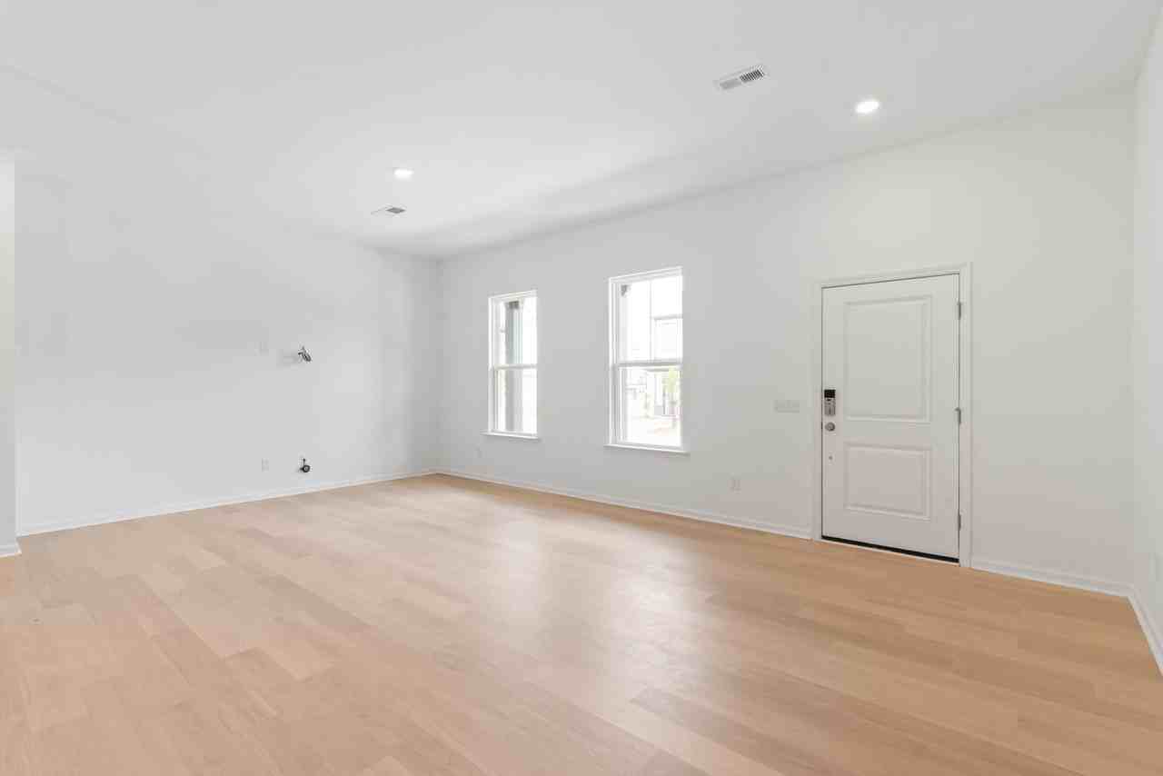 204 Silver Fleet Dr - Photo 6 of 40