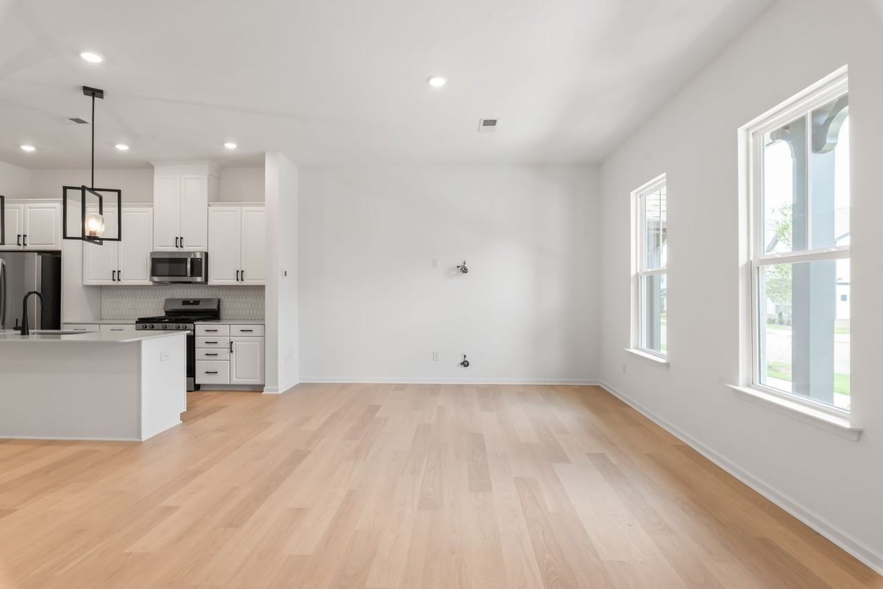 204 Silver Fleet Dr - Photo 7 of 40